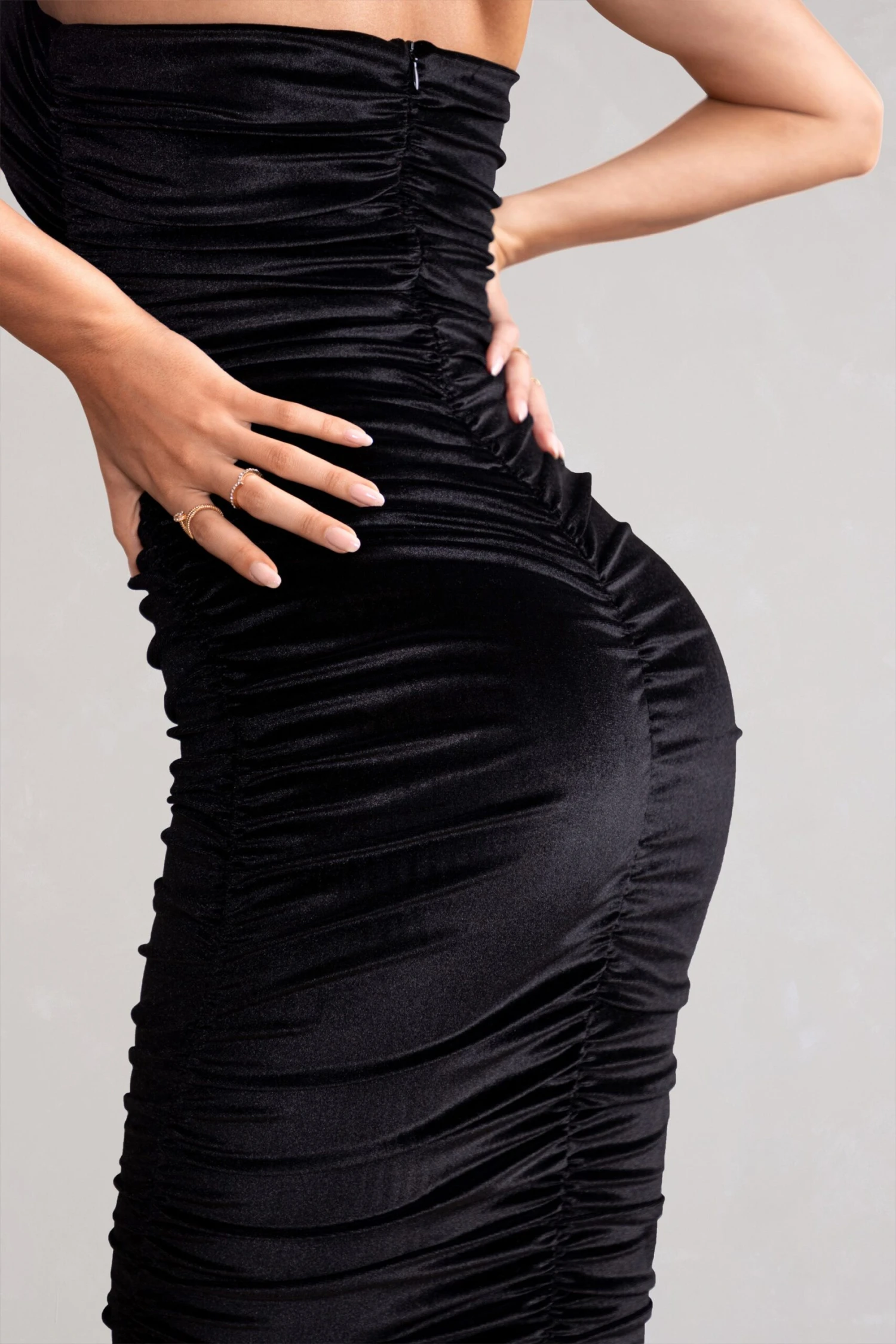 Hourglass | Black Velvet Halterneck Ruched Midi Dress - Image 4